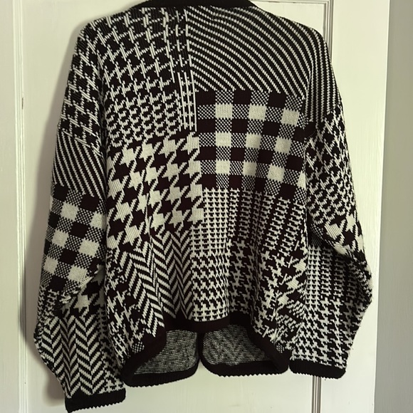 Vintage Tally-Ho black and white houndstooth sweater. Size XL. - Picture 4 of 7